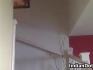 Amatør eldre indisk gjør en striptease